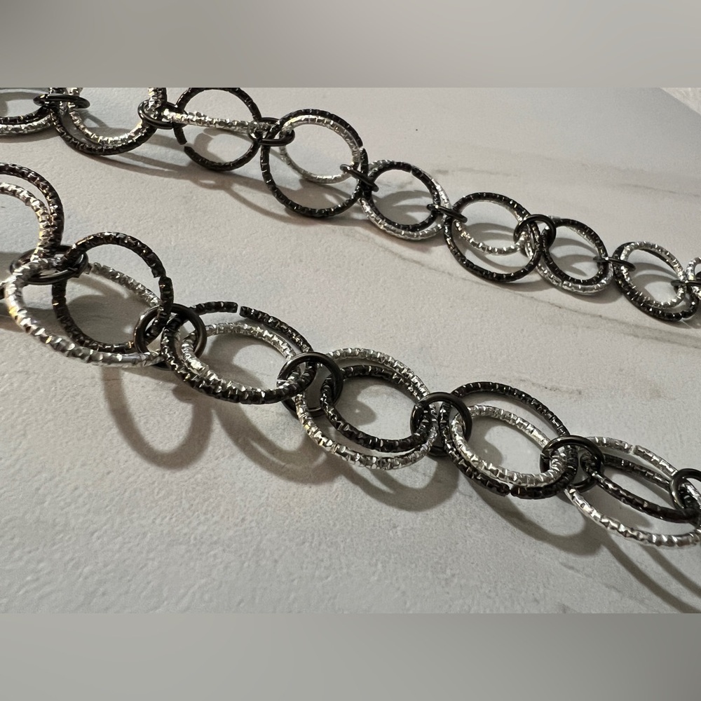 Elegant Silver and Black Chain Link Necklace, approx. 39” - Picture 5 of 10